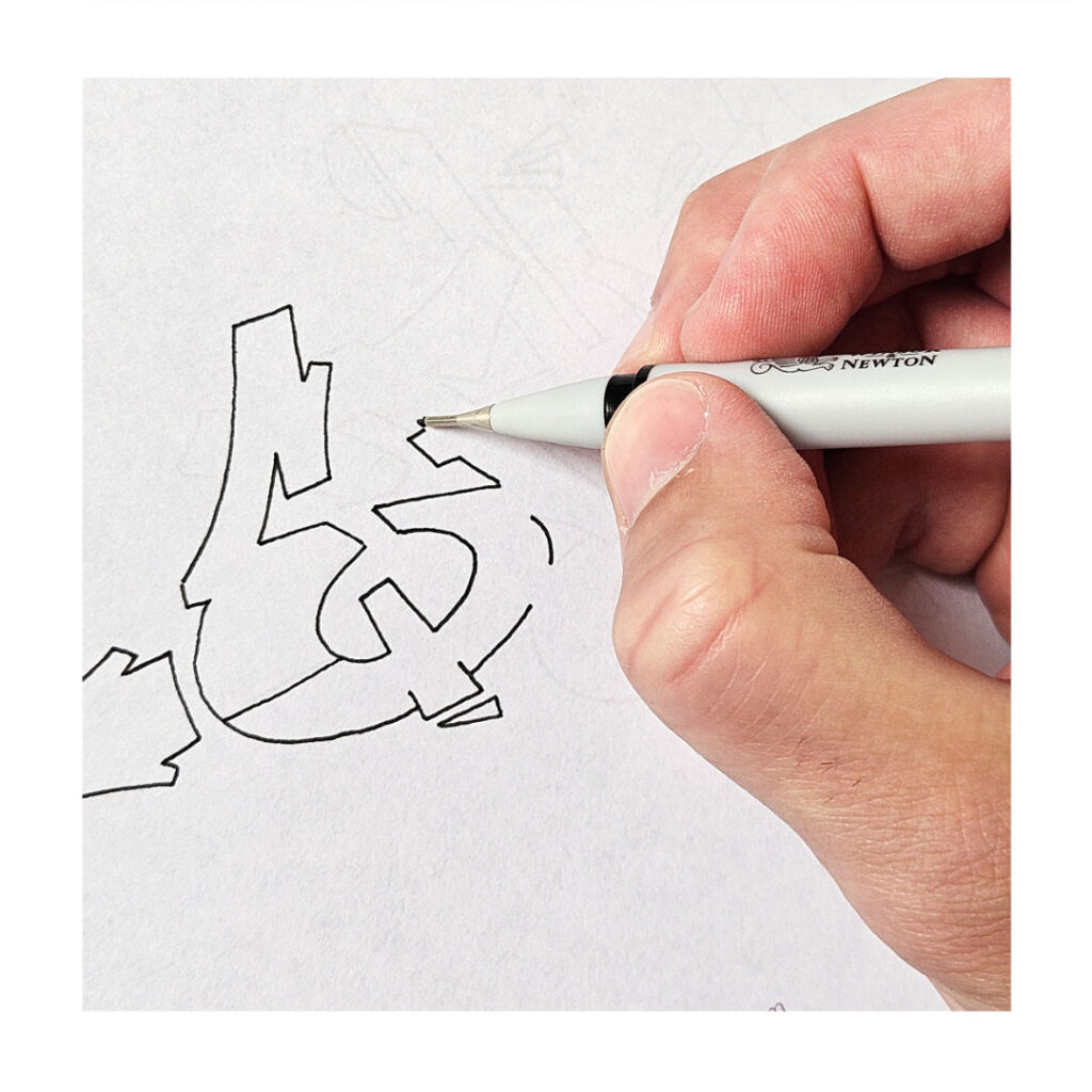 Foto vom Nachzeichnen einer Graffiti-Outline auf den Nachzeichenseiten im Graffiti-Arbeitsbuch